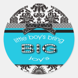 Kleine Jungs bringen große Freudenpfeife Runder Aufkleber