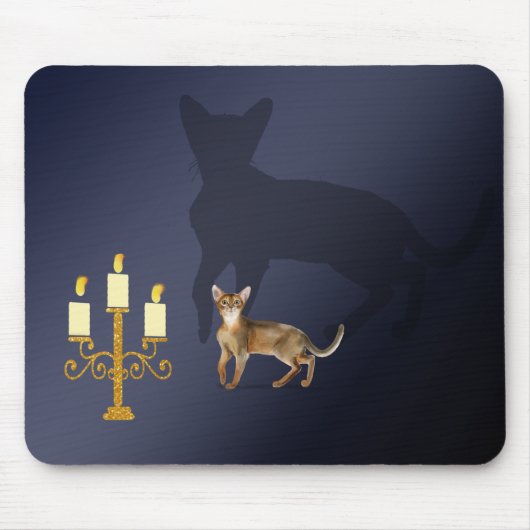 Kleine Katze mit einem riesigen Schattenmousepad Mousepad (Vorne)