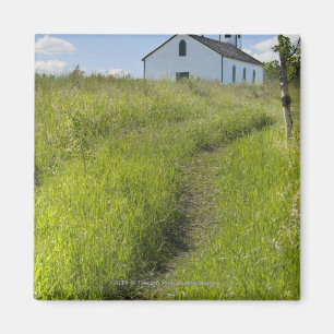 Kleine Kirche auf dem kanadischen Grasland Magnet