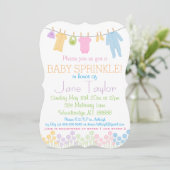 Kleine Kleidung Baby Sprinkle Einladung (Stehend Vorderseite)