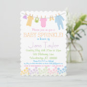 Kleine Kleidung Baby Sprinkle Einladung (Stehend Vorderseite)