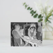 Kleine Krankenschwester, 1943 Postkarte (Stehend Vorderseite)