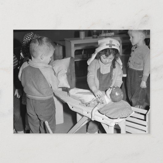 Kleine Krankenschwester, 1943 Postkarte (Vorderseite)