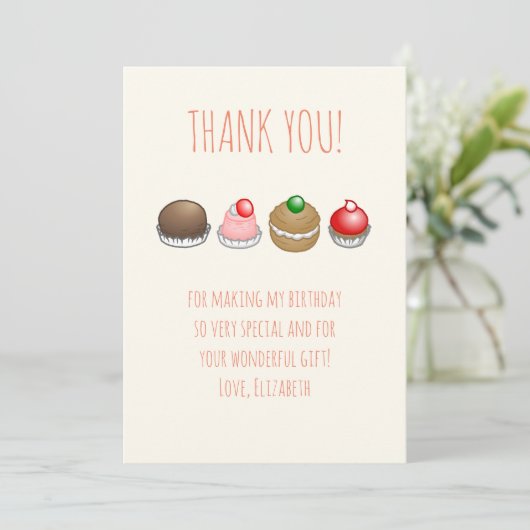 Kleine Kuchen zum Geburtstag Dankeskarte (Stehend Vorderseite)