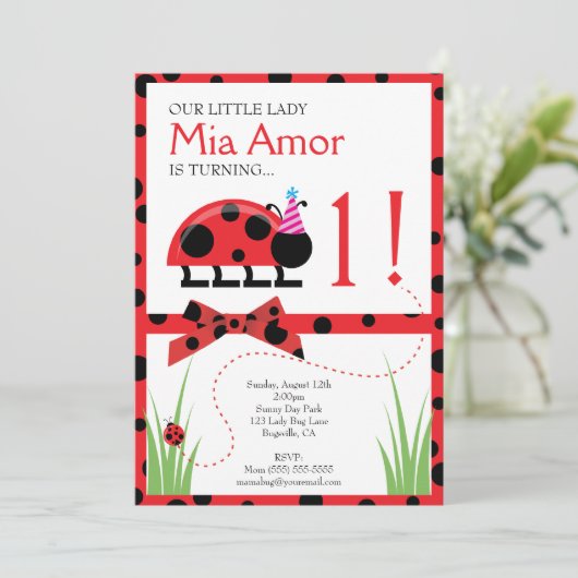 Kleine Lady Bug zum Geburtstag Einladung (Stehend Vorderseite)