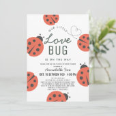 Kleine Liebe Bug Ladybug Drive-by Baby Shower Einladung (Stehend Vorderseite)