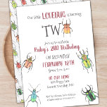 Kleine Liebe, die zwei Geburtstagsinviten drehen Einladung<br><div class="desc">Hübsche Käfer in den Herzen machen diese "lovebug" Einladung süß und einzigartig für die zweite Geburtstagsfeier Ihres kleinen Liebhabers! Passen Sie sich mit Ihren eigenen Informationen an. Ändern Sie beliebige Größen, Farben, Schriftart oder Abstände. Oder, mailen Sie mir einfach! Ich helfe Ihnen gerne bei jeder Personalisierung, damit Ihre Einladungen für...</div>