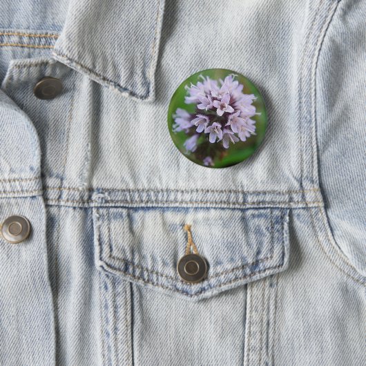 Kleine lila Blüten Button (Beispiel)
