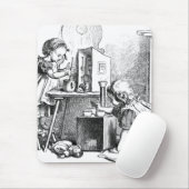 Kleine Mädchen, die Hausradierung spielen Mousepad (Mit Mouse)