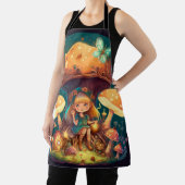 Kleine Mädchen-Elfe unter Pilzen Schürze (InSitu)