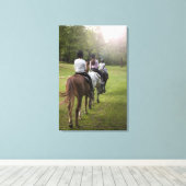 Kleine Mädchen reiten Pferde Leinwanddruck (Insitu (Holzboden))