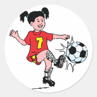 Kleine Mädchen spielen Fußball Runder Aufkleber