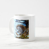 Kleine Maus, die im Schnee schläft Kaffeetasse (Vorderseite Links)