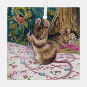 Kleine Maus Threading a Nadel Ornament Aus Glas (Rückseite)