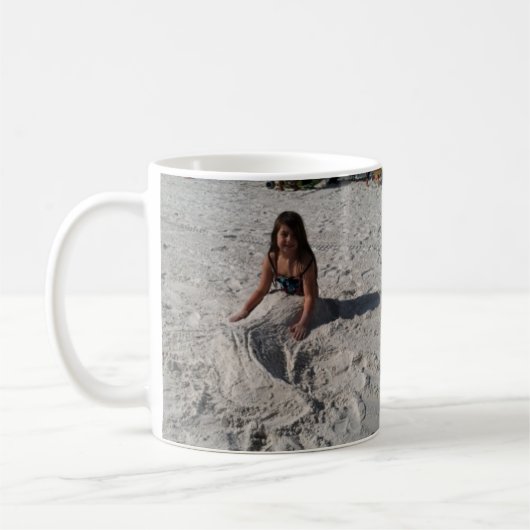 kleine Meerjungfrau auf Strand durch bbillips Kaffeetasse (Links)