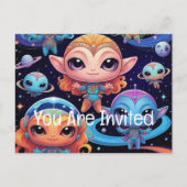 Kleine mehrfarbige Außerirdischen im Weltraum Einladungspostkarte (Vorderseite)