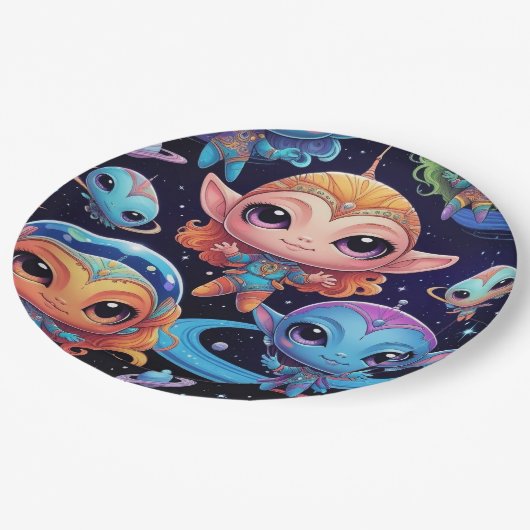 Kleine mehrfarbige Außerirdischen im Weltraum Pappteller (Schrägansicht)