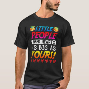 Kleine Menschen brauchen einen Kindergartenlehrer T-Shirt