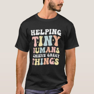 Kleine Menschen dabei helfen, Großes zu erreichen T-Shirt