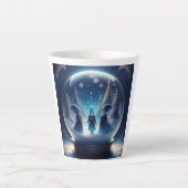 Kleine Menschen in einer Schneeglobe Milchtasse (Vorderseite)