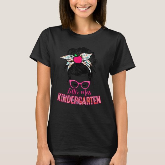 Kleine Miss Kindergarten Messy Bun Girls Pink Back T-Shirt (Vorderseite)