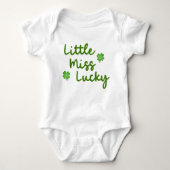 Kleine Miss Lucky St Patrick's Day Green Clover Baby Strampler (Vorderseite)