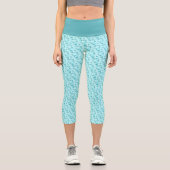 Kleine miteinander verbundene Aquamarine Herzmuste Capri Leggings (Vorderseite)