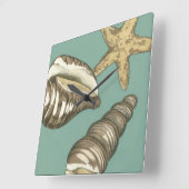 Kleine Muschel Trio auf Aquamarin Quadratische Wanduhr (Winkel)