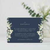Kleine Navy Snowberry+Eukalyptus Hochzeitdetails Begleitkarte (Stehend Vorderseite)