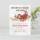 Kleine Niedliche Lazy Sleeping Sloth Baby Dusche Einladung (Stehend Vorderseite)
