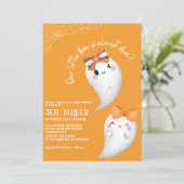 Kleine orangefarbene Halloween-Mädchendusche Einladung (Stehend Vorderseite)