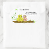 Kleine Owls auf einem Zweig Ovaler Aufkleber (Tasche)