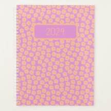 Kleine Pfirsichfarben-Blume auf rosa