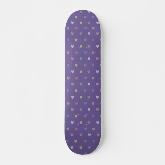 Kleine Polka Herzen auf Ultra Violet Lila Skateboard (Vorne)