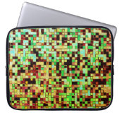 Kleine Quadrate oder Fliesen in Grün und Orange Laptopschutzhülle (Vorderseite)
