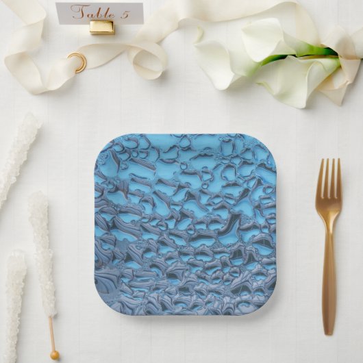 Kleine Regentropfen auf Tellern aus blauem Glas Pappteller (Hochzeit)