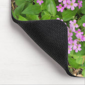 Kleine, rosa, delikate Wildblumen Mousepad (Ecke)