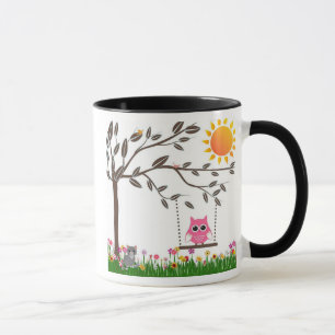 Kleine rosa Eule, die auf einem Baumast schwingt Tasse