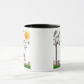 Kleine rosa Eule, die auf einem Baumast schwingt Tasse (Zentrum)