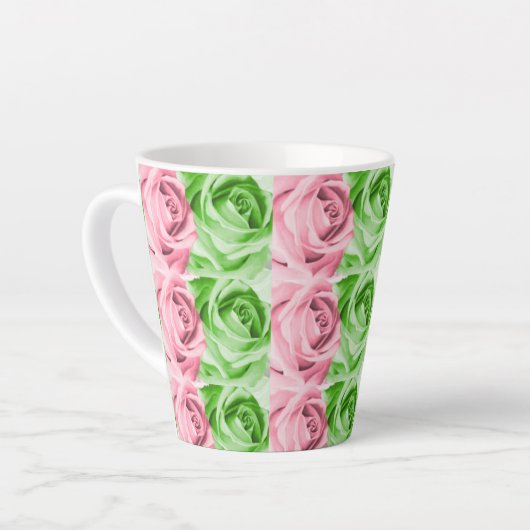 Kleine rosa und grüne Rose Latte Tasse (Linke Ecke)