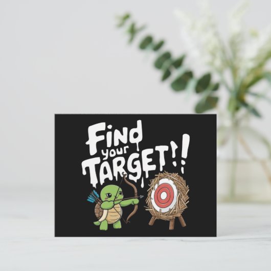 Kleine Schildkröte, die auf einen Pfeil abzielt Postkarte (Stehend Vorderseite)