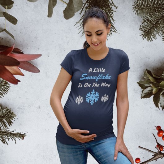 Kleine Schneeflocke auf dem T - Shirt