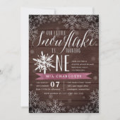 Kleine Schneeflocke Rustikales Holz Erster Geburts Einladung (Vorderseite)