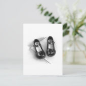 KLEINE SCHWARZE SCHUHE: PENCIL ART: REALISMUS POSTKARTE (Stehend Vorderseite)