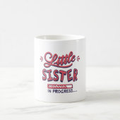 Kleine Schwester im Gange Kaffeetasse (Mittel)