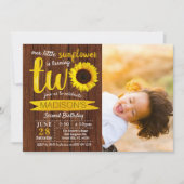 Kleine Sonnenblume Rustikales Holz 2. Geburtstag F Einladung (Vorderseite)