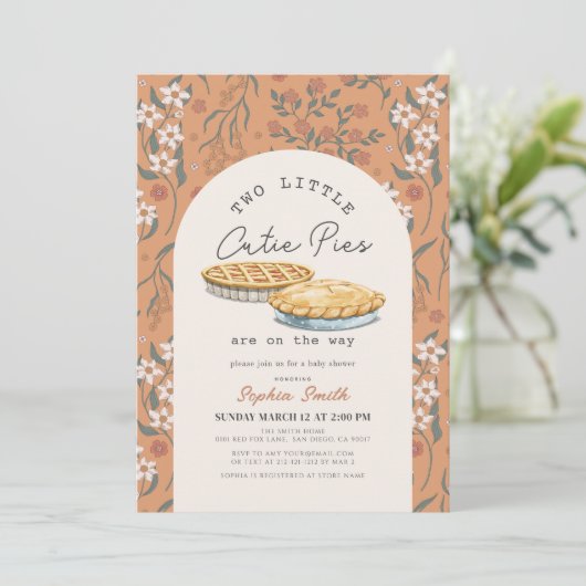 Kleine Süsse Pies Twins Orange Floral Baby Shower Einladung (Stehend Vorderseite)