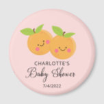 Kleine Süssen Babydusche Magnet<br><div class="desc">Kleine Süssen sind auf dem Weg Babydusche Design mit bezauberndem kleinen Clementine Orangen Set auf einem hellrosa Hintergrund. Besuchen Sie unseren Shop,  um unsere bezaubernde kleine Süssen Design Kollektion zu sehen.</div>