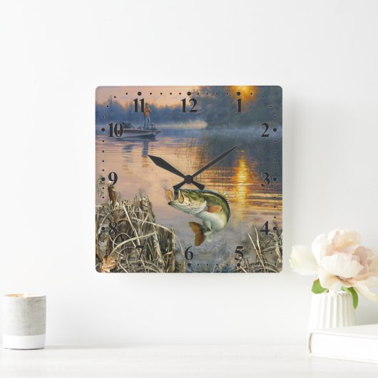 Kleine Uhr an der Mauer (Zuhause)