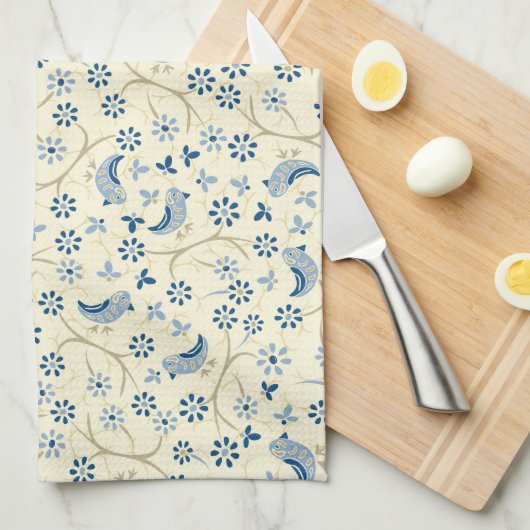 Kleine Vögel auf Zweigen. Retro, blaue Vögel, Sahn Geschirrtuch (Viertel Falte)